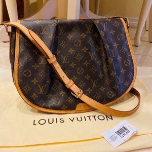 LOUIS VUITTON
MONOGRAM MENILMONTANT MM